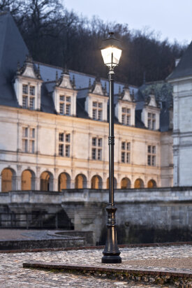 Avenue 4 08 | monumentale Mastleuchte Roger Pradier